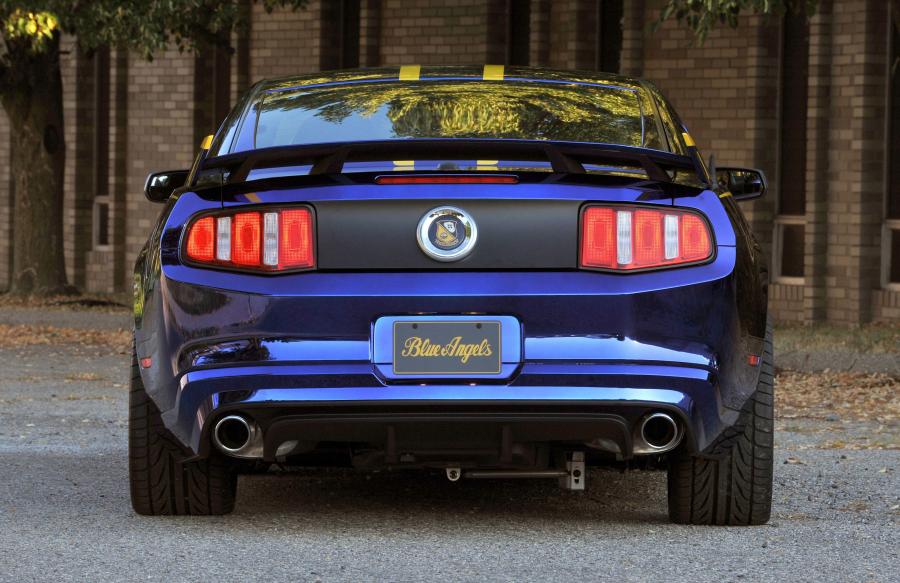  Ford Mustang GT Blue Angels Edition 2012 года  (фото 8 из 11)